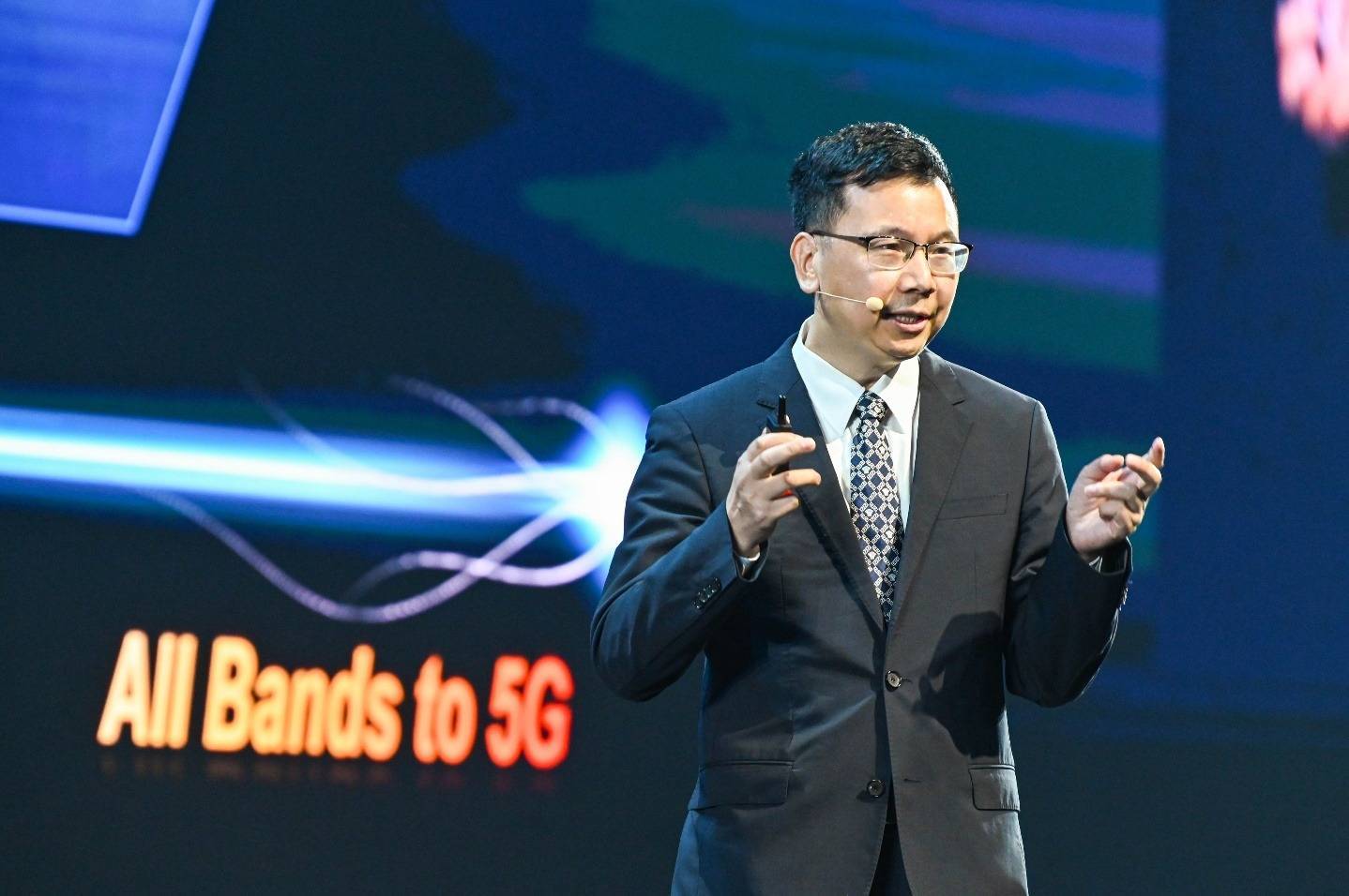 查看华为手机网络制式
:华为杨超斌发布All-Band 5G全系解决方案 提升网络性能降低网络能耗