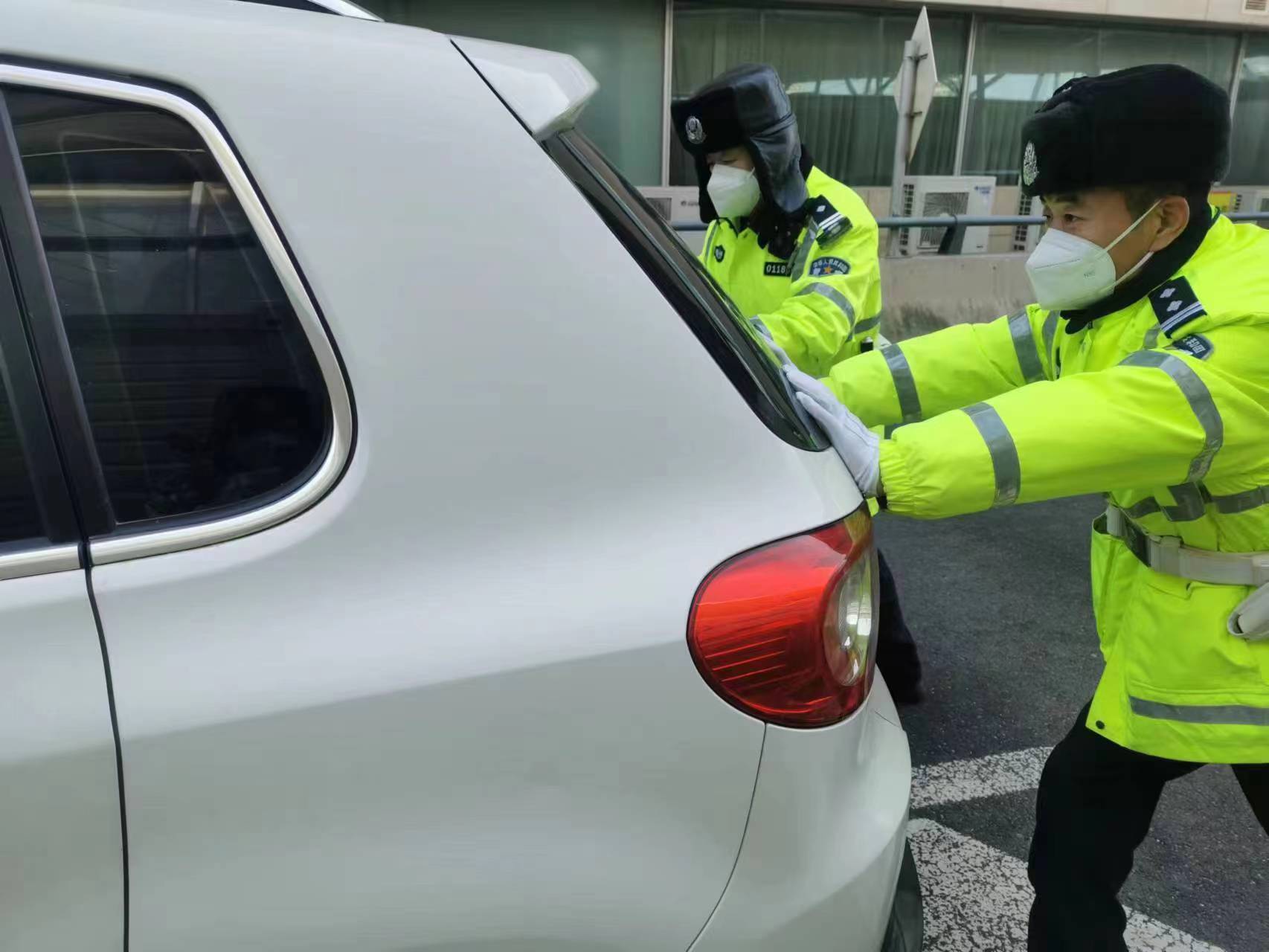 华为手机修理返场
:铁路交警增派警力指挥疏导送站车辆确保辖区道路畅通-第3张图片-太平洋在线下载